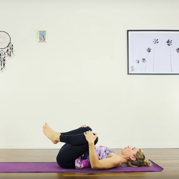 knee to chest stretch excercise