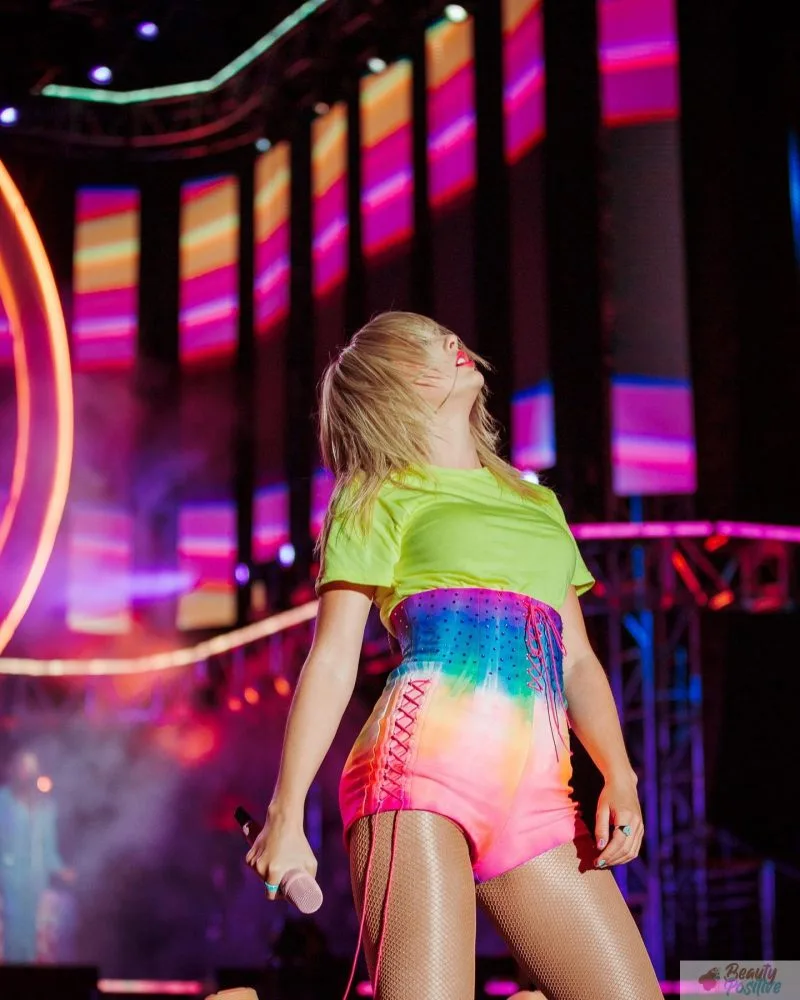 Taylor Swift: Worth-While Peculiarities and Facts about her Life