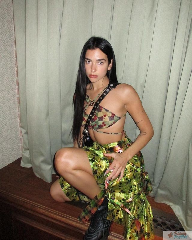 Dua Lipa home photo