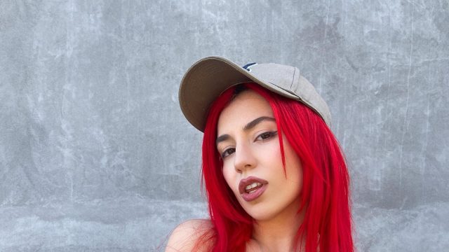 Ava Max: new asymmetrical haircut and sexual orientation rumors