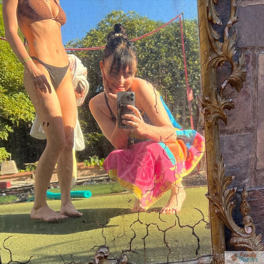 Billy bikini selfie