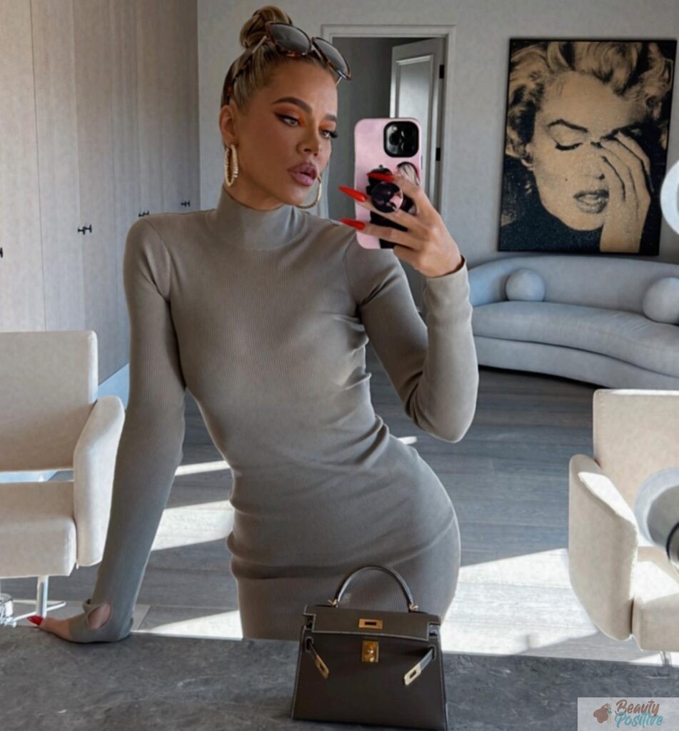 Khloe Kardashian selfie