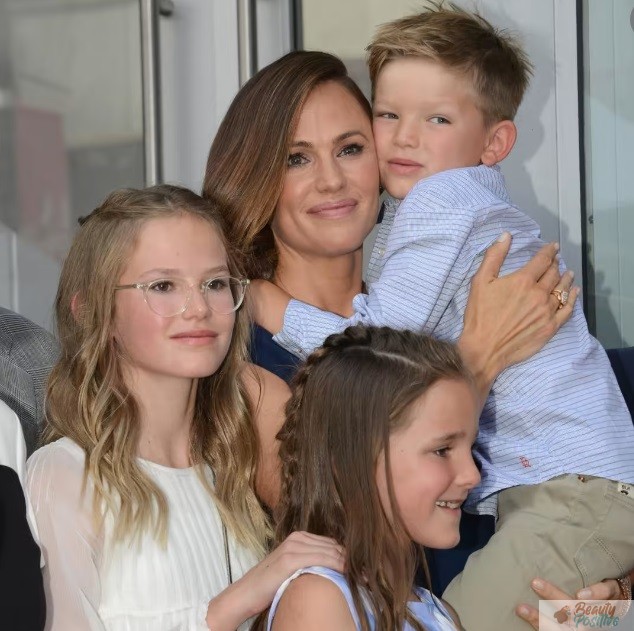 Jennifer Garner and her children