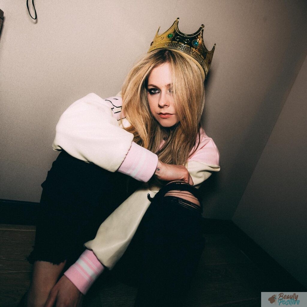 Avril Lavigne in the crown