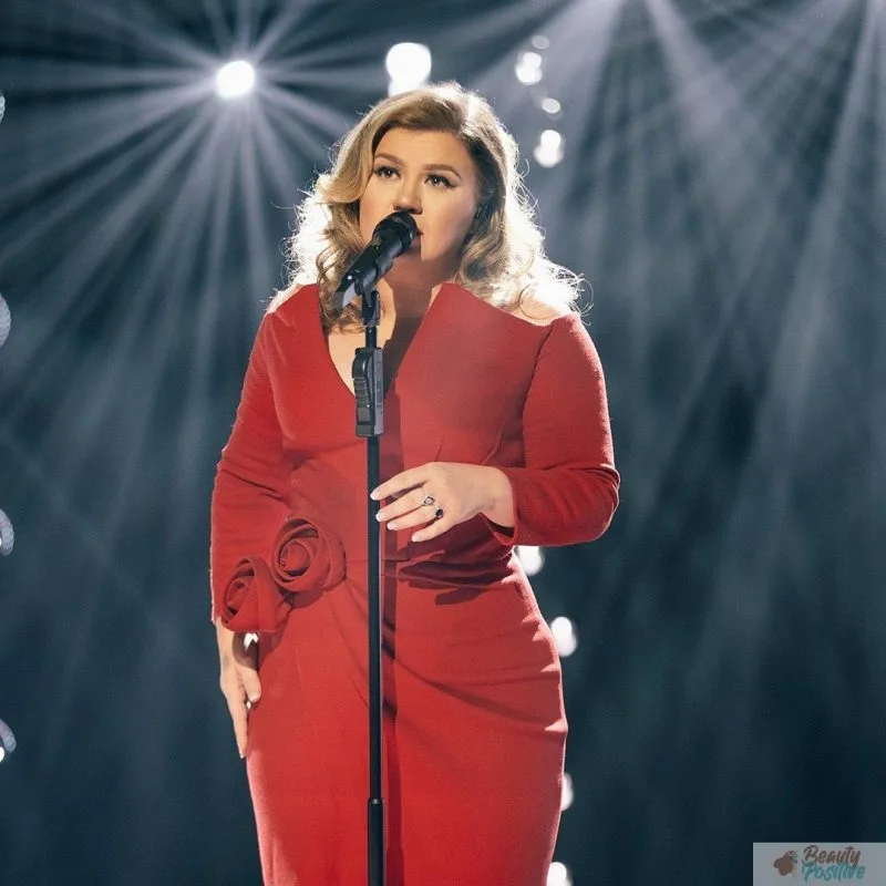 How Kelly Clarkson keeps her body in shape after difficult divorce