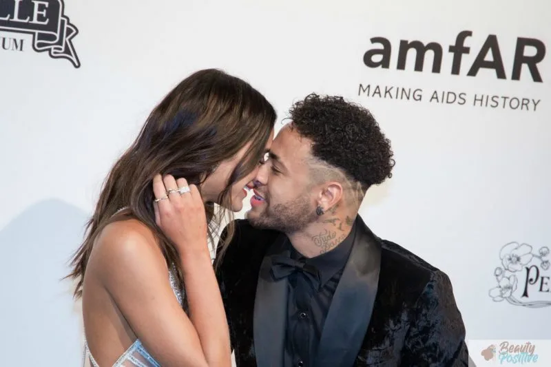 Neymar girlfriend that replaced his fiancée Bruna Biancardi