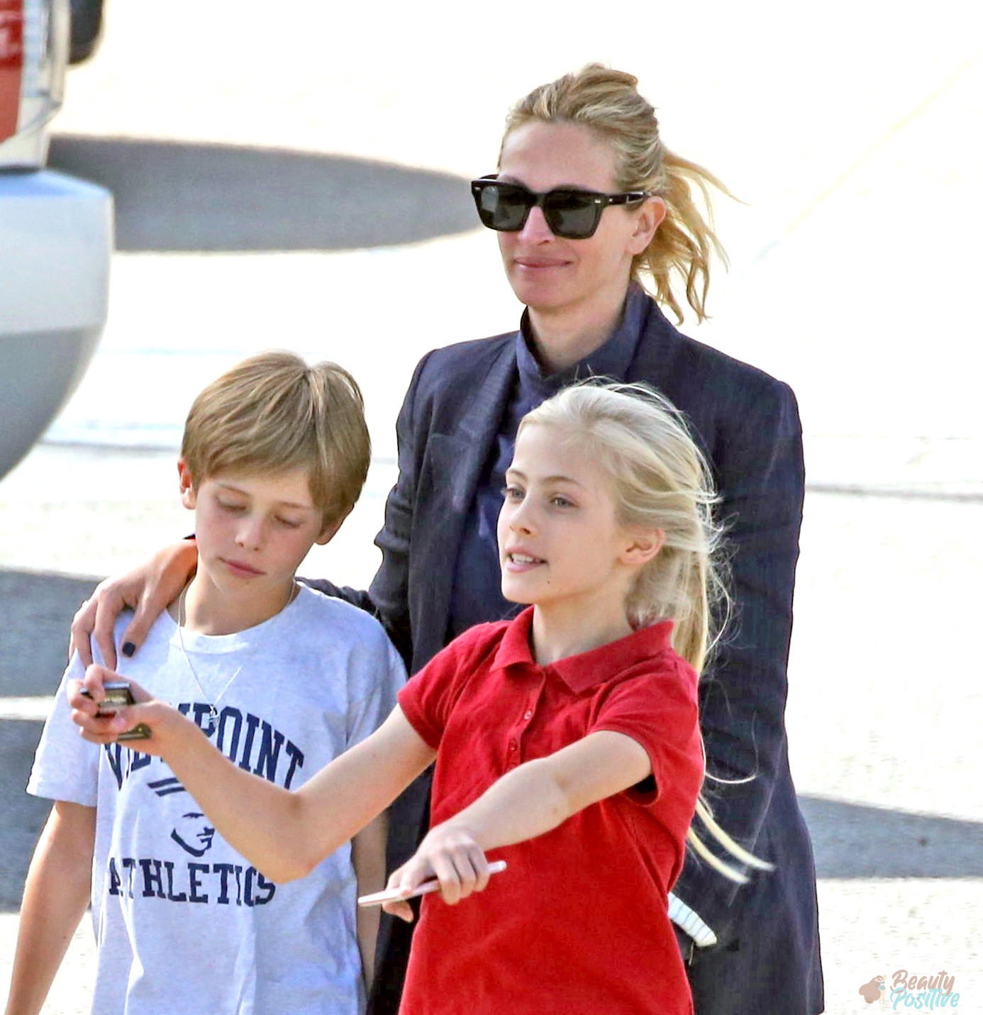 Julia Roberts with her children
