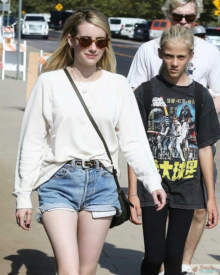 Hazel Moder with her cousin Emma Roberts