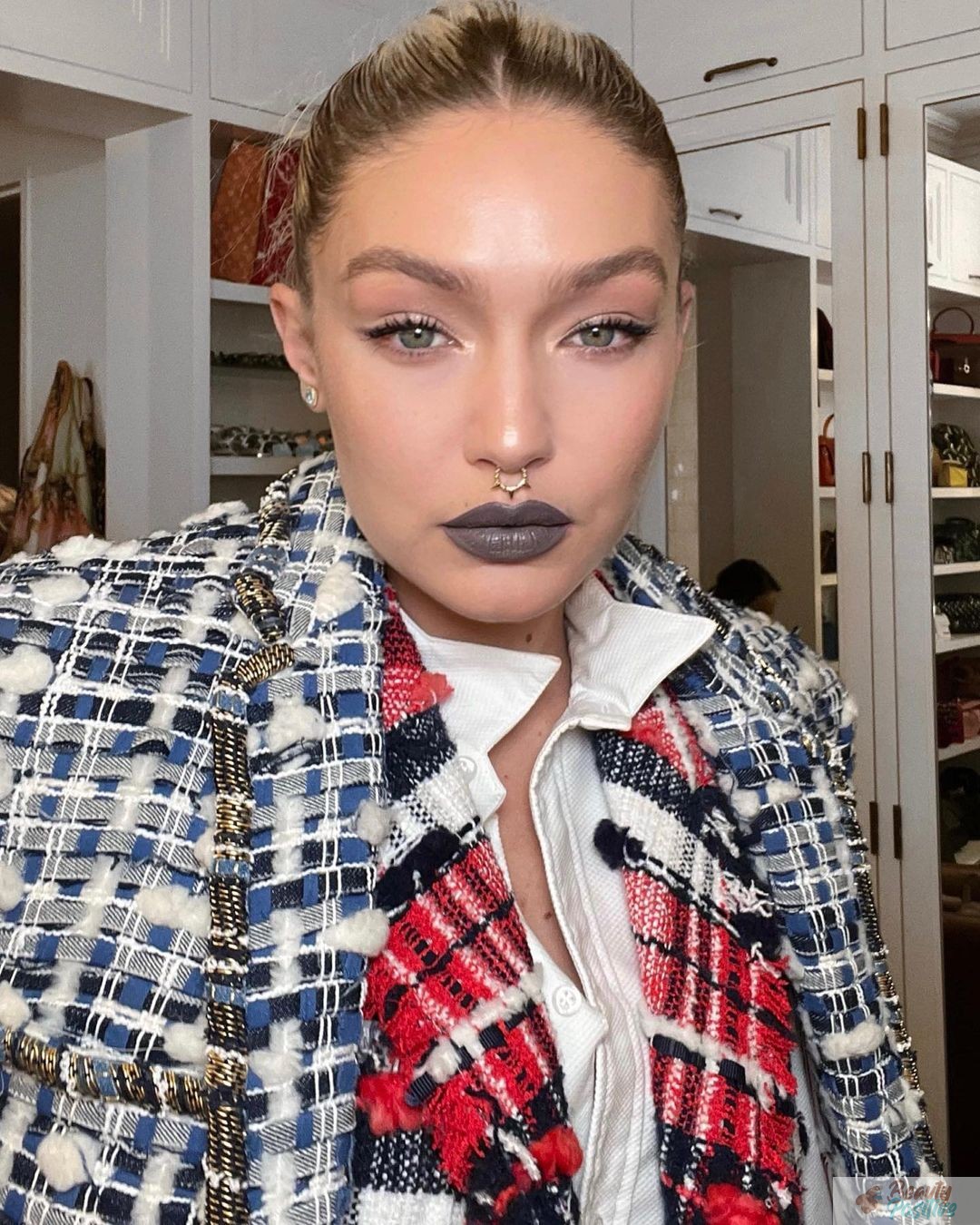 Gigi Hadid septum piercing 