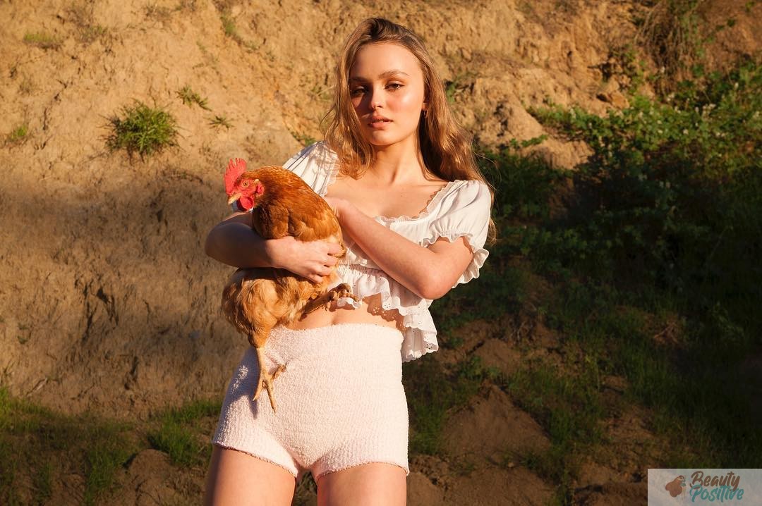 Lily-Rose Depp with chiken