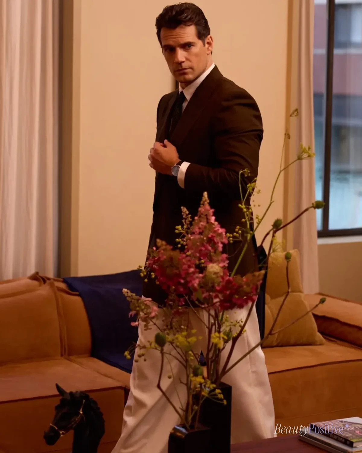 Henry Cavill’s Dating History: Every Girlfriend, and the Partner He Became a Father With