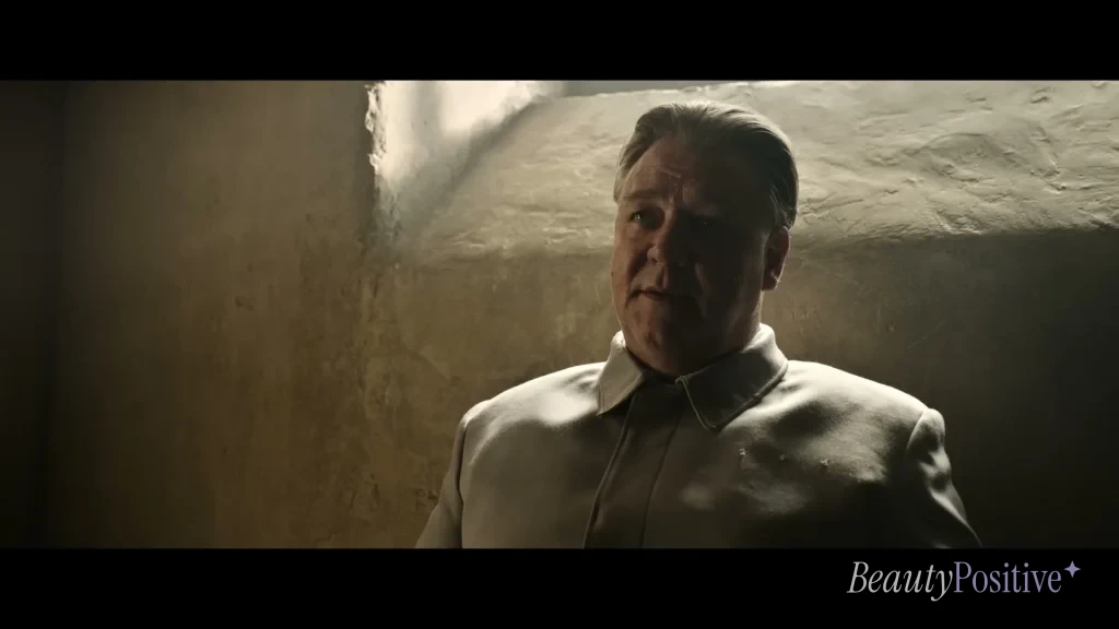 Crowe as Hermann Göring in the Nuremberg trailer; he weighed 126 kilograms when filming wrapped